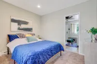 Modern Private Suite - Walkable Central Location