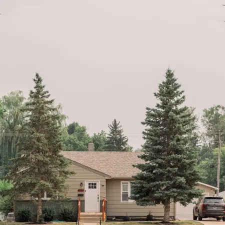 Colorful & Fun 4 Bdrm, 6 Beds, 2 Baths, Hot Tub & Outdoor Living in Rapid City!