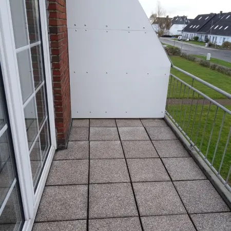 Apartment SEERÄUBER in a quiet location, balcony, only 300m to the green beach