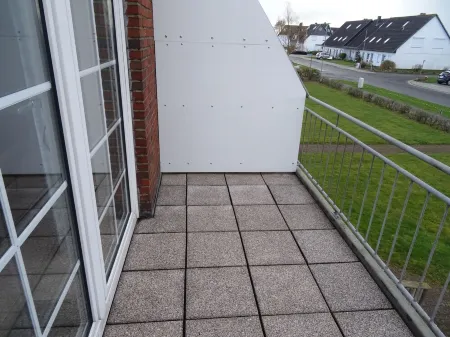 Apartment SEERÄUBER in a quiet location, balcony, only 300m to the green beach