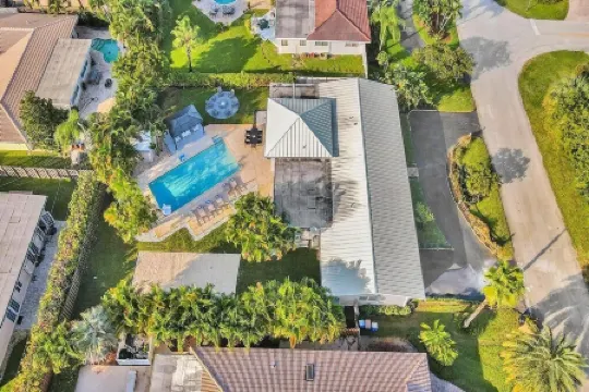 Resort Villa 6BR Heated Pool Beach Volleyball Game Room Mini Golf