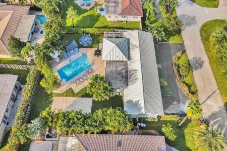 Resort Villa 6BR Heated Pool Beach Volleyball Game Room Mini Golf