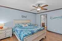 Kimmie's Place- 6 mins to Beach, Pet Friendly, Entertainers dream! Sunset Beach Waterfront Park附近的飯店