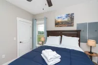 New! Secluded Farmhouse + Solar Heated Pool + Firepit