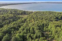 Treehouse feel, sleeps 10! Near Crystal Lake’s South Shore public beach and CSA.