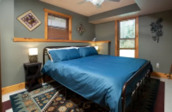 Modern Cabin w/ Hot Tub-Minutes to Lakes & Skiing