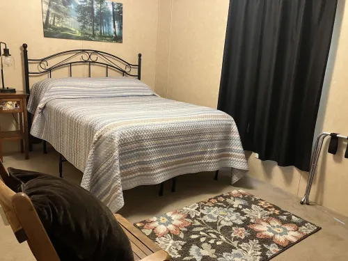 Super clean 7 mile from downtown Newberry safe quiet home Best Deal Around