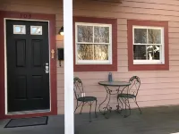 Downtown Mall Cottage just off Main St., breweries/wineries 10-30min drive