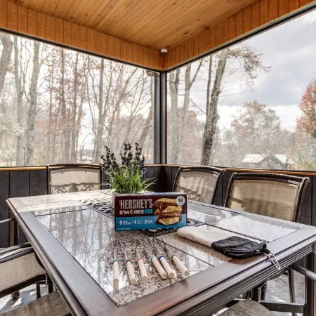 3-Br Luxury Home with Hot Tub & Arcade Games
