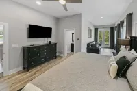 Lakefront House at Summer Breeze w/ Private Dock w/ Kayaks
