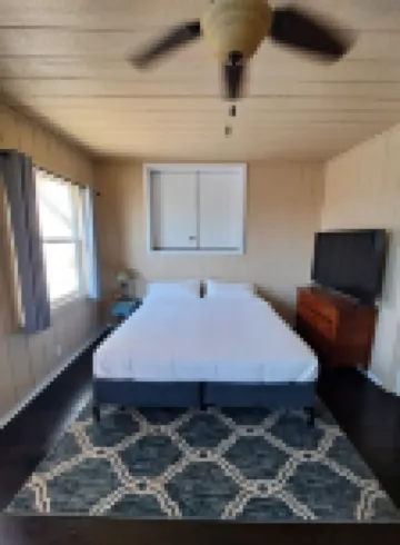 Serene Escape Villa: Pool, Hot Tubs, Games, Sauna, & Steam Room & much more fun!