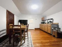 Cozy 2-bedroom apartment in charming Dedham - Legacy Mall with WiFi Hotels in Dedham