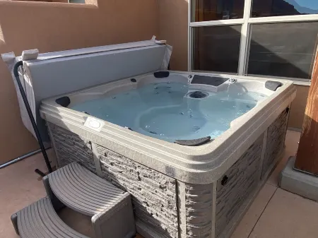 Modern townhouse by Moab+Arches