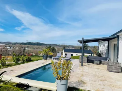 Maison Neuve Avec Piscine 10 min de Perigueux Hôtels à proximité de : AGEMA Boulazac