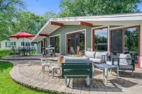 Luxury on the Lake: Southwest Michigan Retreat!