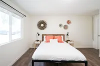 Beautiful Light-filled Farmhouse w/ swing & slide Hotels in Alderwood Manor