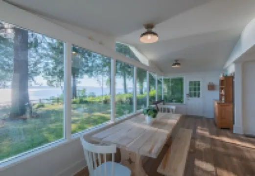 Sea Salt Cottage - 180-degree Views of the Olympic Mountain Range and Hood Canal