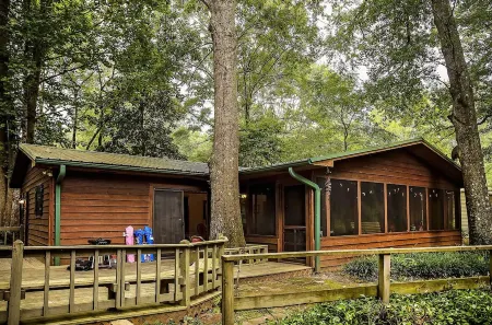 Lil Shangri-La on the Little Red River -walk in river access