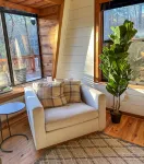 Entire cabin on Lake Sequoyah in Highlands.