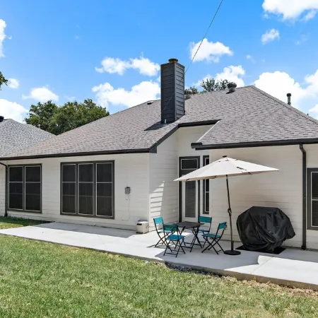Fully Remodeled 3 bedroom 2 Bath Home