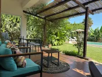 Villa Lucia with infinity pool and garden in an oasis of peace (Wi-Fi)