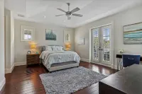 Luxurious Delray Beach Pool Home in Downtown Delray! VIP Beach Passes! - شرفة