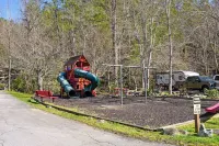 Luxurious Creekside Camper/RV in Gatlinburg, TN w/bunk room & fire pit.