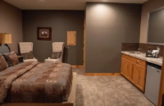 Secluded big cabin within a mile of the resorts. looking for 30d+ rentals