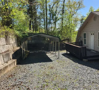 Escape to tranquility at Badin Lake