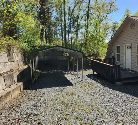 Escape to tranquility at Badin Lake