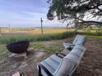 Charming Waterfront Cottage – Private Dock, Panoramic Views, and Park Passes! Hotels in Murrells Inlet