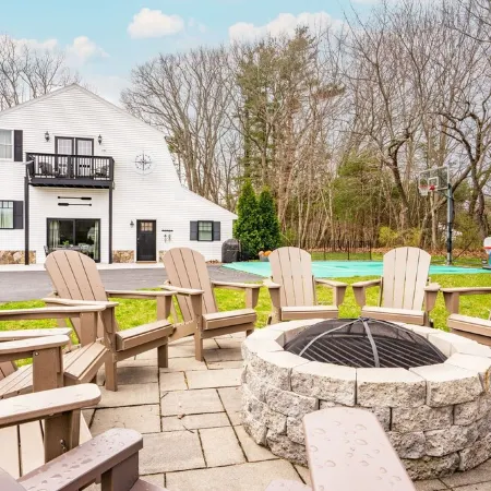Shamrock by the Sea: Hot Tub, Arcade, Basketball