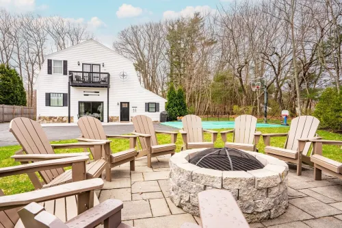 Shamrock by the Sea: Hot Tub, Arcade, Basketball