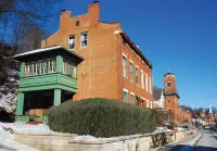 Convenient & Spacious Downtown - Private Parking Included Hotels in Galena