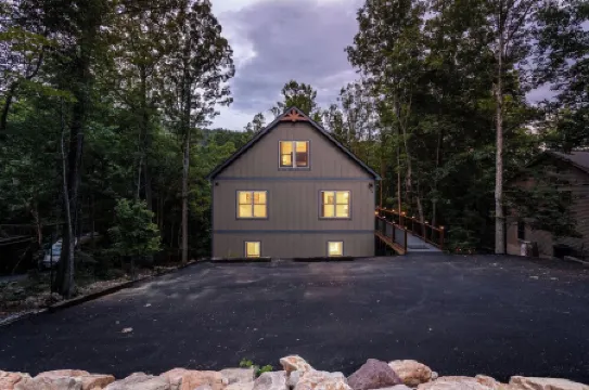 6Br ¦ 5 King Beds ¦ Bunk Room with 2 Bunks ¦ 8 Bathrooms ¦ Platinum Pool Pass!