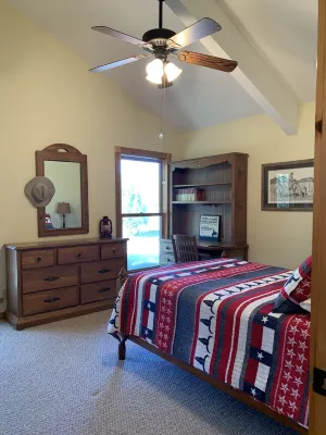 Cozy Home With Mountain Views Near Davis Mtn State Park and McDonald Observatory