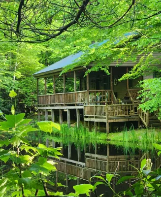 PEACEFUL SECLUDED CABIN IN THE "MOUNTAINS" OF DOE VALLEY!