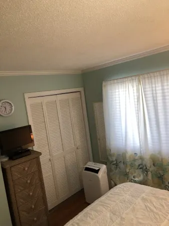 Private Retreat for two with stunning Ocean Front Views Отели в г. Стамп Саунд