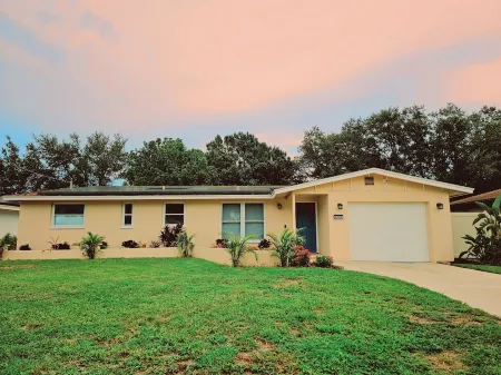 Cozy Sarasota Home: 3BR/2BA Close to Siesta Key & I-75