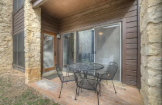 Private River Access, Pool, Hot tub, BBQ grills, walk downtown & Schlitterbahn!