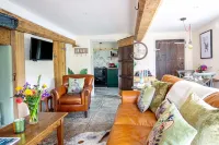 Bramley Cottage Romantic Bolthole Sleeps 2 (Dog Friendly) Near Award Winning Pub