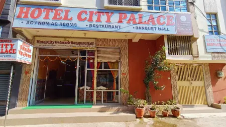 City Palace and Banquet Hall Отели в г. Чхатарпур