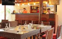 โรงแรมอกาเชียทรี - ที่มีบาร์