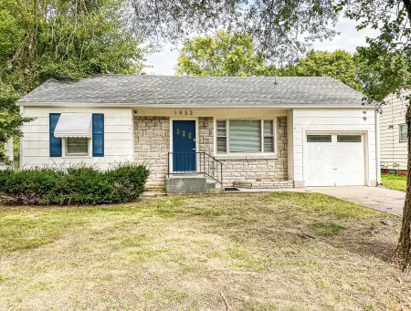 Cozy & Charming 3-bedroom cottage in Springfield - Great Location! Pet friendly!