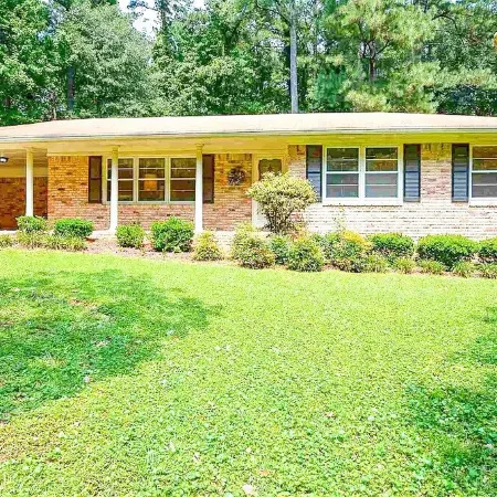 In-Shower Sauna, Fenced Yard W/Deck & BBQ Near ATL