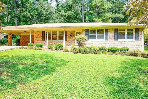 14 Guest Retreat Near ATL W/ Wet Sauna, Backyard and Deck