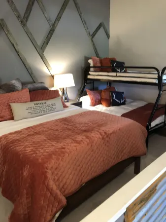 NEW! Beautifully remodeled Retreat w/pools Rocky Mountain National Park Отели в г. Грэнби