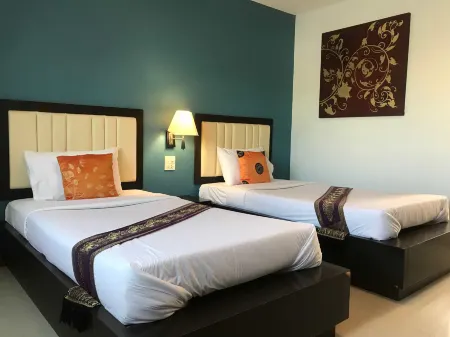 Daowngern Hotel Chumphae Отели в г. Чам Пхэ