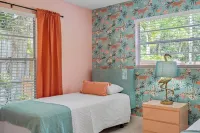 New - Beach House Minutes to Anna Maria Island