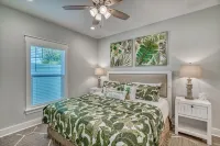 Beachside Bungalow 3 Blocks from Private Beach! Just 3 miles to Pier Park!
